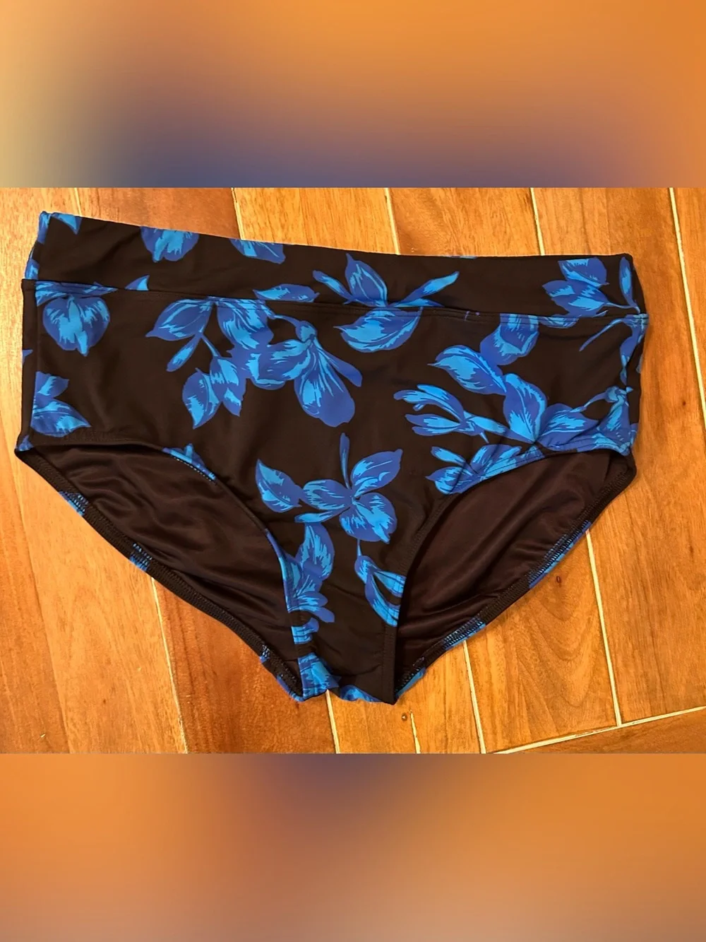 Lands and high waisted bikini bottoms. 12.